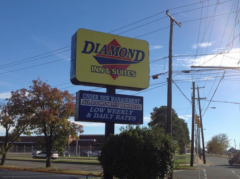 DIAMOND INN & SUITES