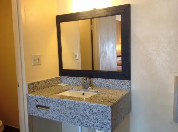 DIAMOND INN & SUITES 10