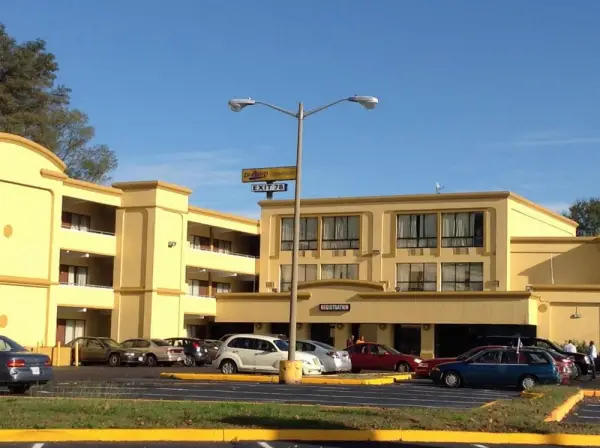 DIAMOND INN & SUITES Main image