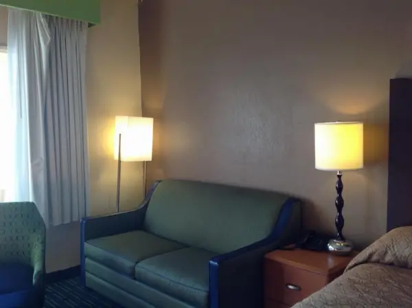DIAMOND INN & SUITES 4