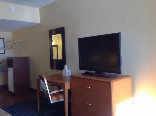 DIAMOND INN & SUITES 5