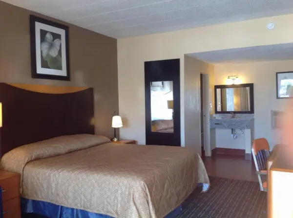 DIAMOND INN & SUITES 6