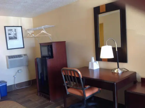 DIAMOND INN & SUITES 7